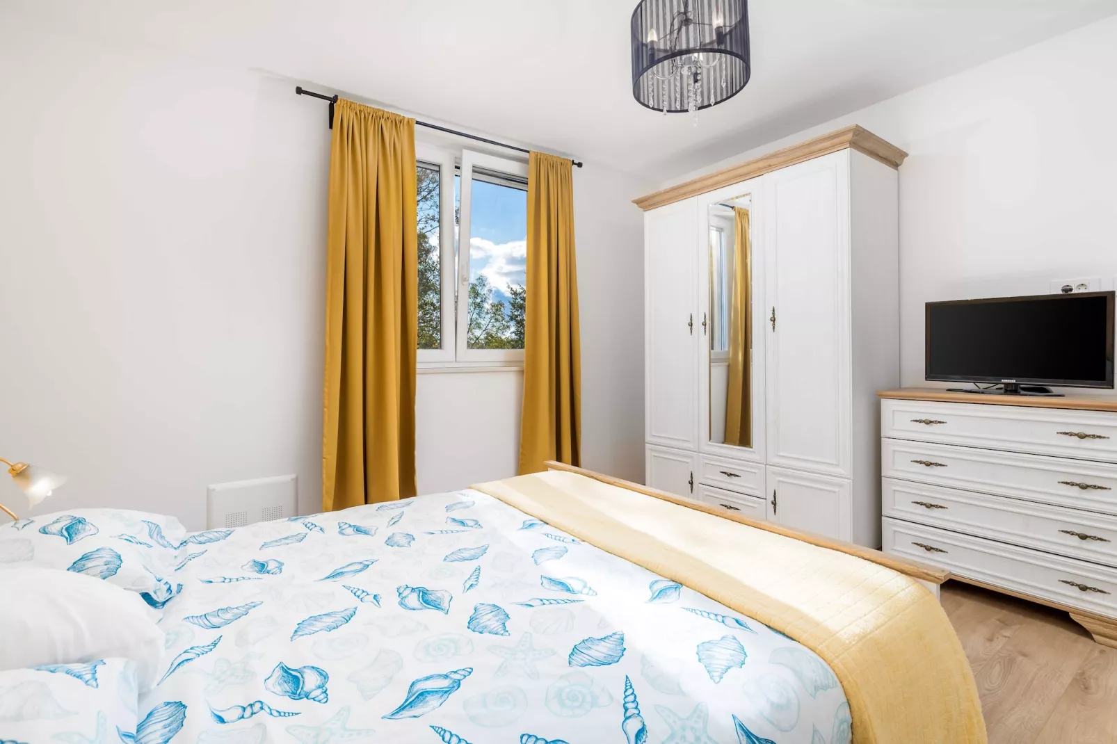 Wonderful Labin Villa with Private Pool and Sea Views - Three Bedroom - Slaapkamer