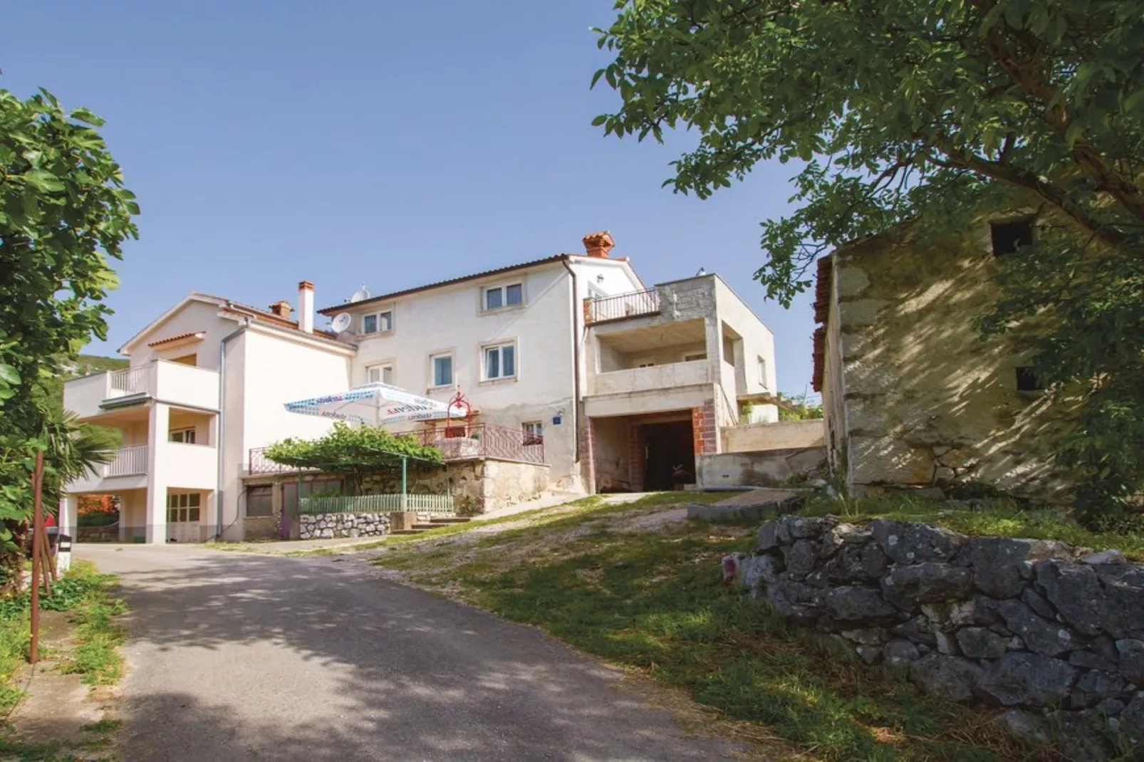 Scenic Seafront Brsec Apartment - Three Bedroom Apartment  with Terrace - Buitenlucht