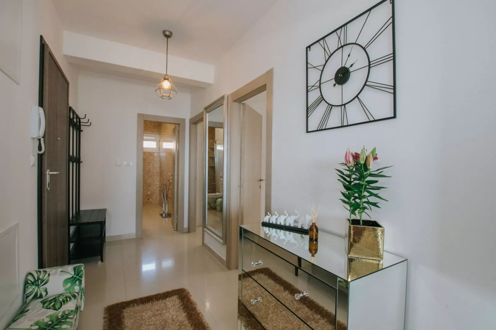 Scenic Sea View Apartment Trogir - Two Bedroom Apartment with Balcony and Sea View - Binnen