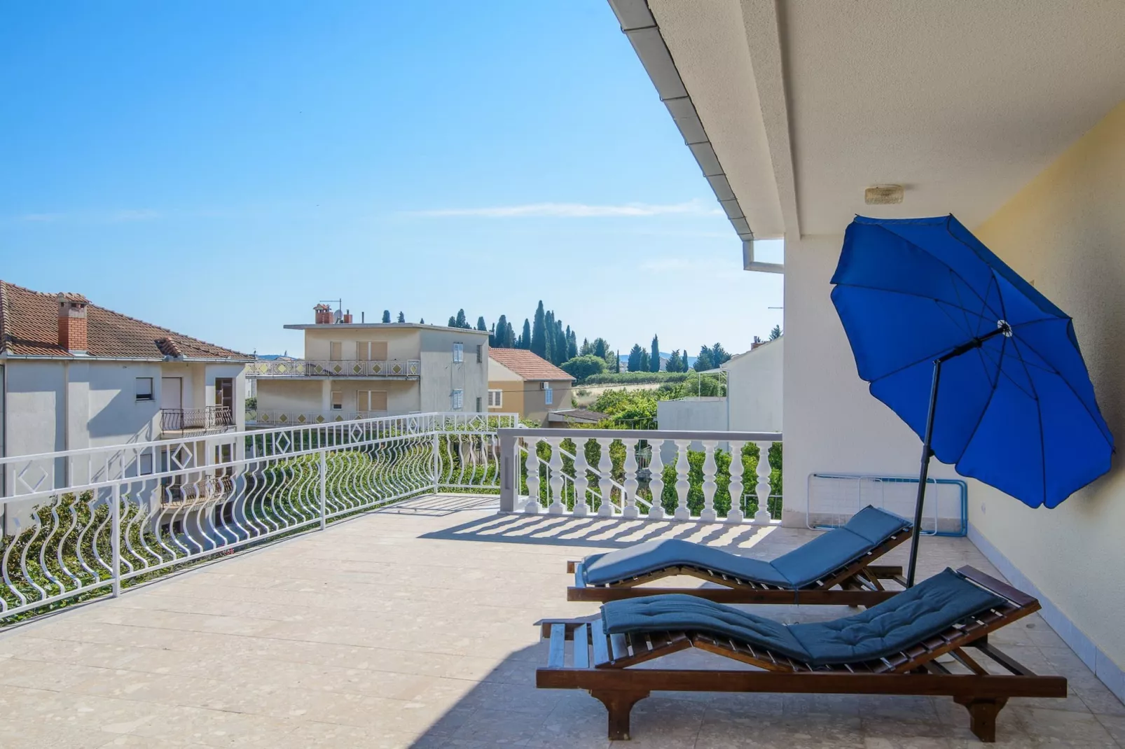 Modern Apartment Near Trogir Beach with Sea View Terrace and Lounge Area - Two Bedroom Apartment - Terrasbalkon