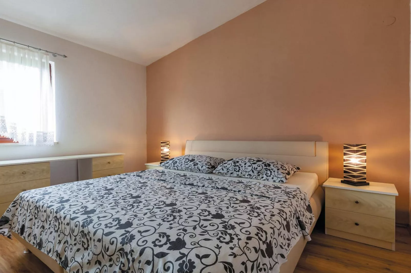 Mediterranean Stylish Villa with Pool in Kastel Stari - Six Bedroom Villa with Pool - Slaapkamer