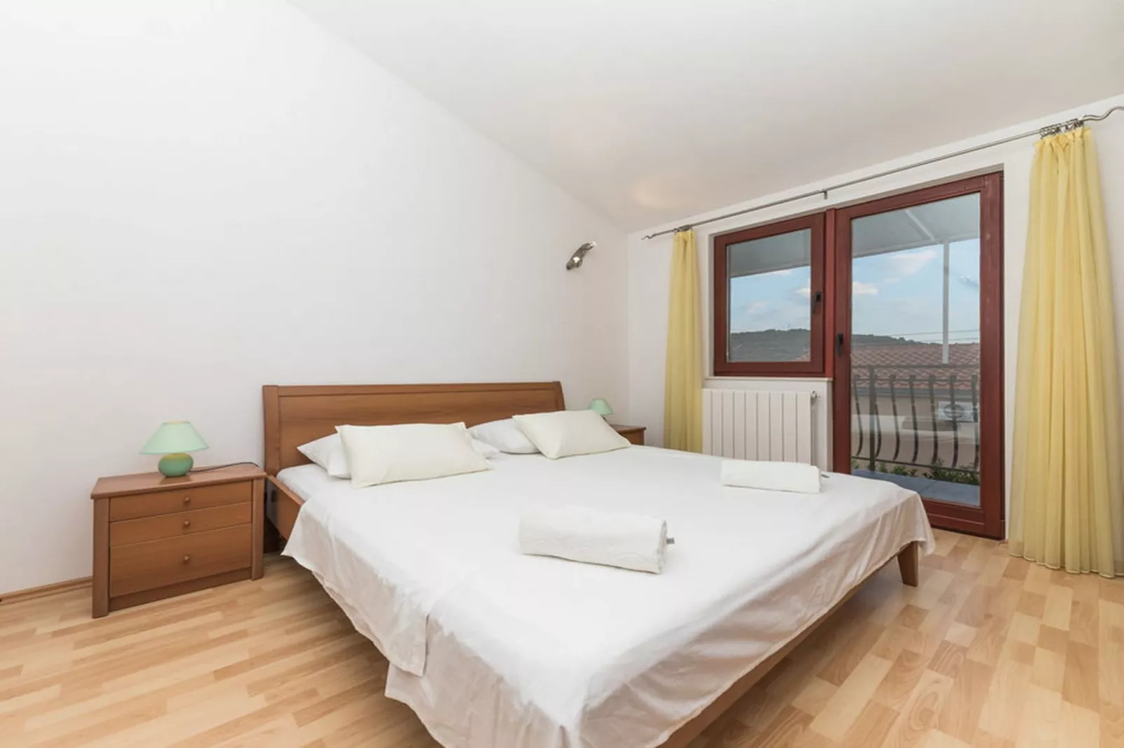Relaxing Holiday Home with Pool, Fitness Area, and Entertainment Facilities - Six Bedroom Holiday Home - Slaapkamer
