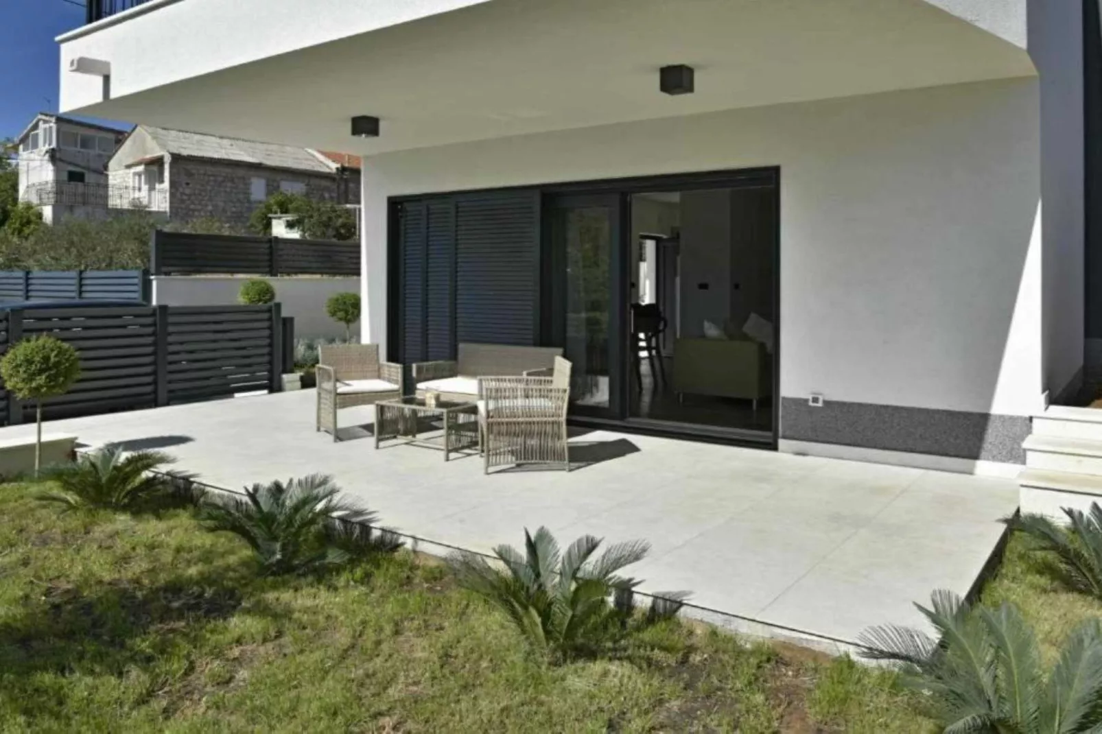 Luxury Slatine Apartments with Terrace and Garden - Two Bedroom Apartment with Terrace - Buitenlucht