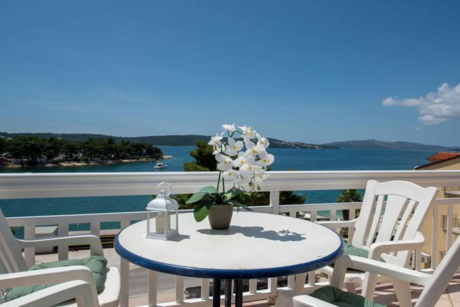 Villa Tomi- Classic Double Room With Sea View (9) - Terrasbalkon