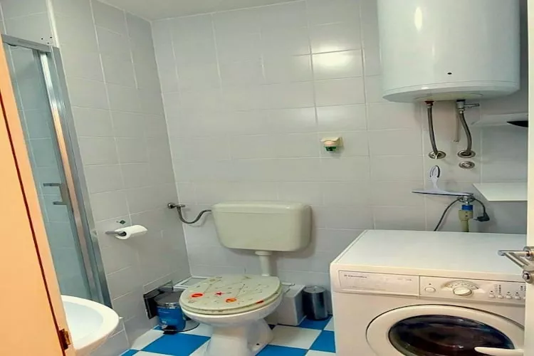 Charming Crikvenica Beachfront Apartment - One Bedroom Apartment - Badkamer