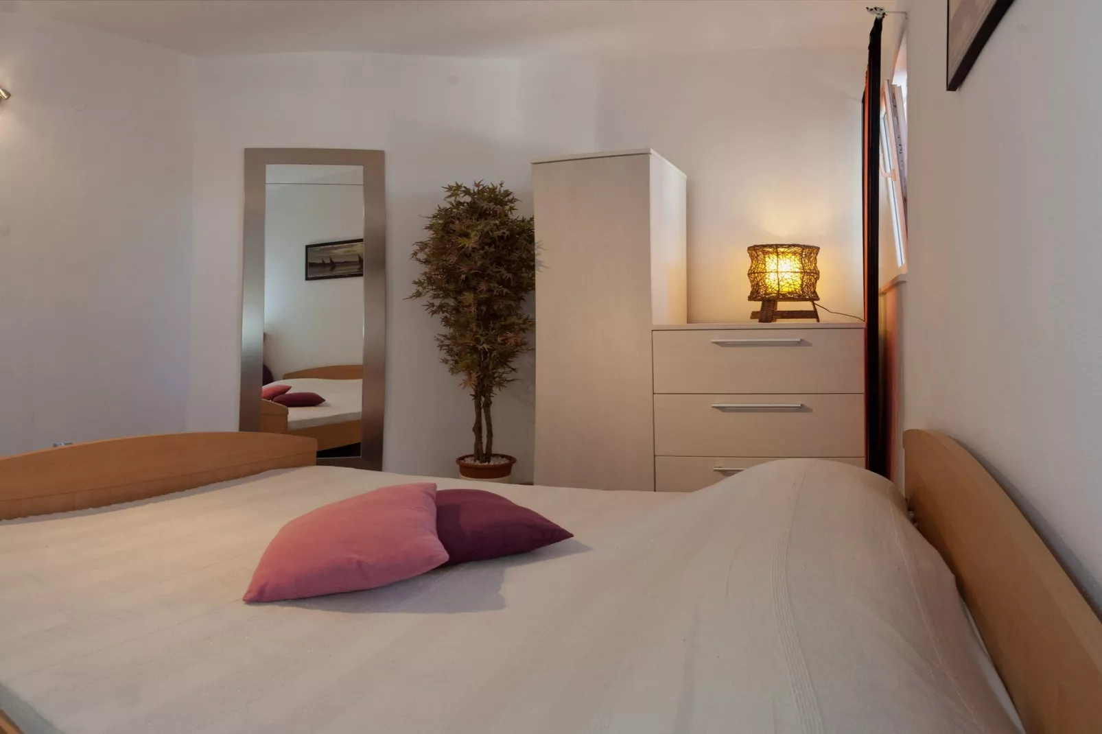 Wonderful Visinisce Apartments with Terrace and Sea Views - Standard Two Bedroom Apartment  (Owner 1) - Slaapkamer