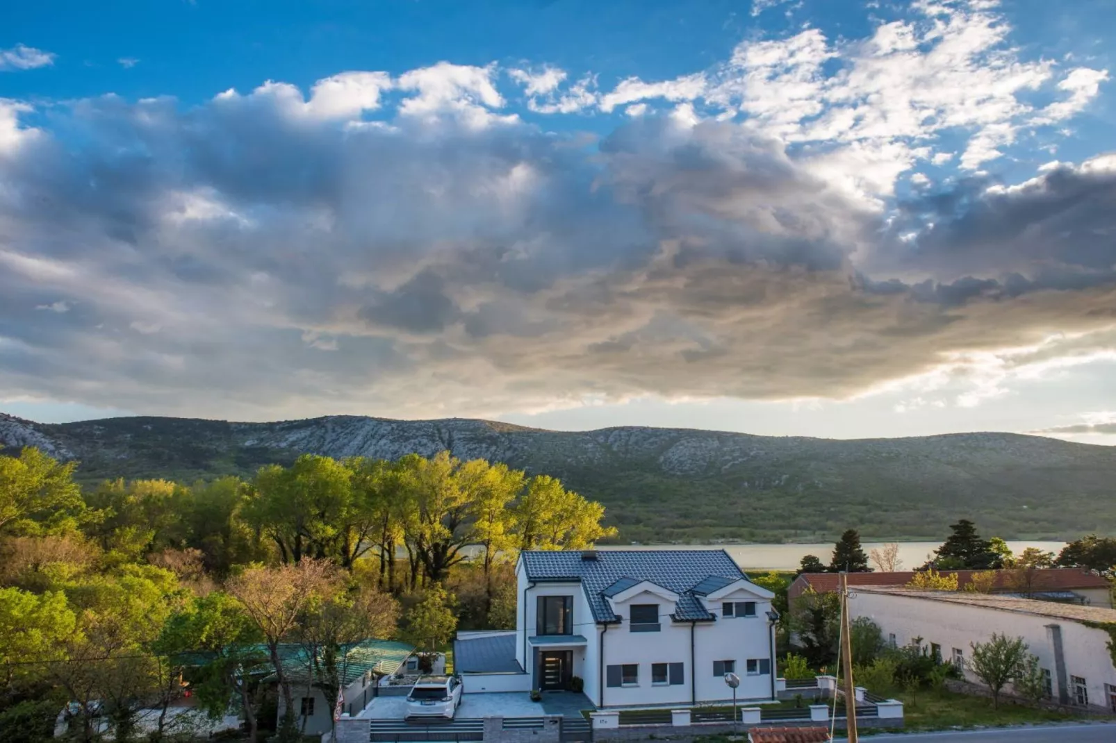 Chic Apartment Tribalj with Private Balcony - One Bedroom Apartment - Buitenlucht