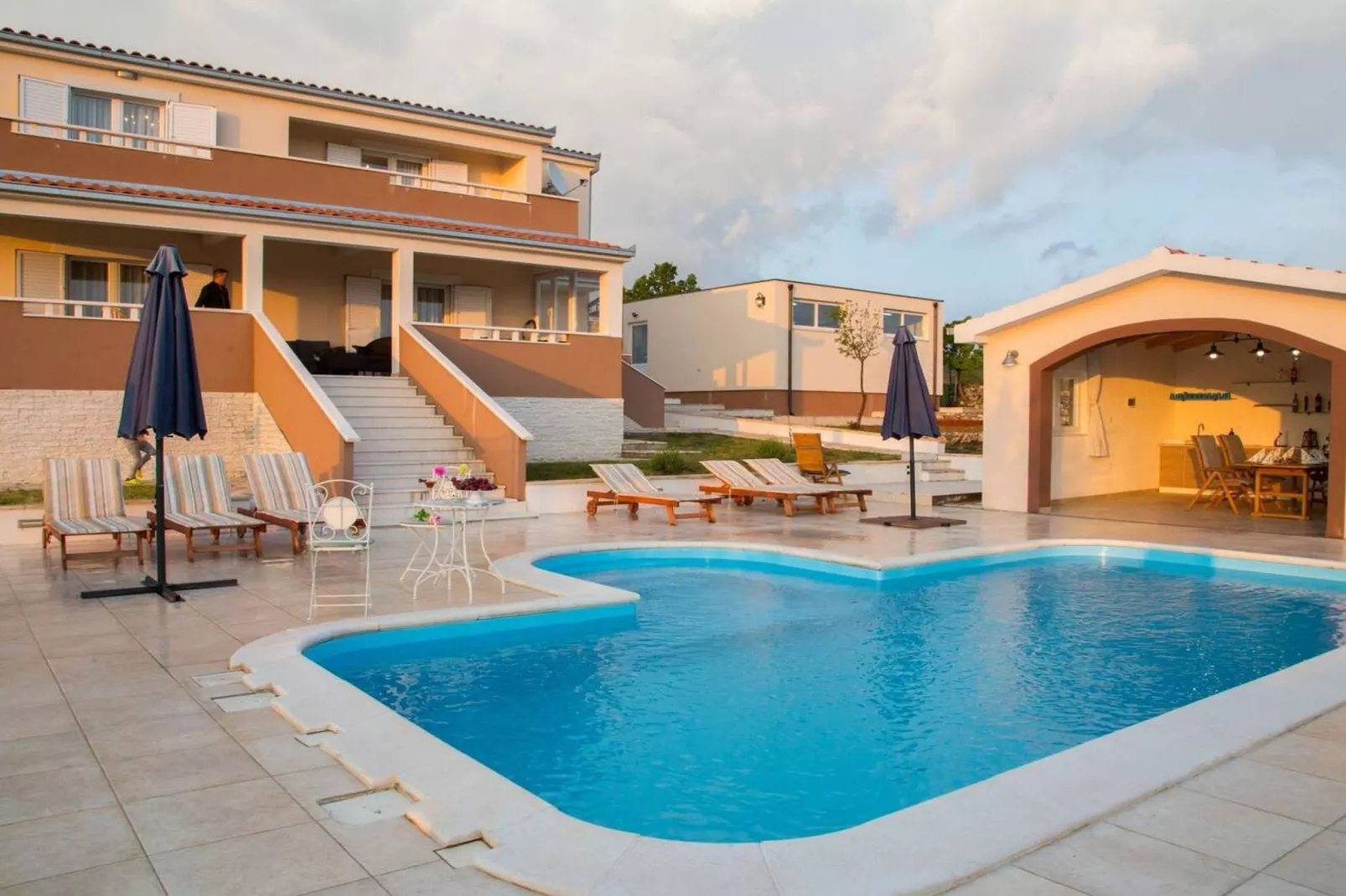 Peaceful Escape with Mountain Views, Heated Pool and Modern Amenities in Radošić - Four Bedroom Villa - Zwembad