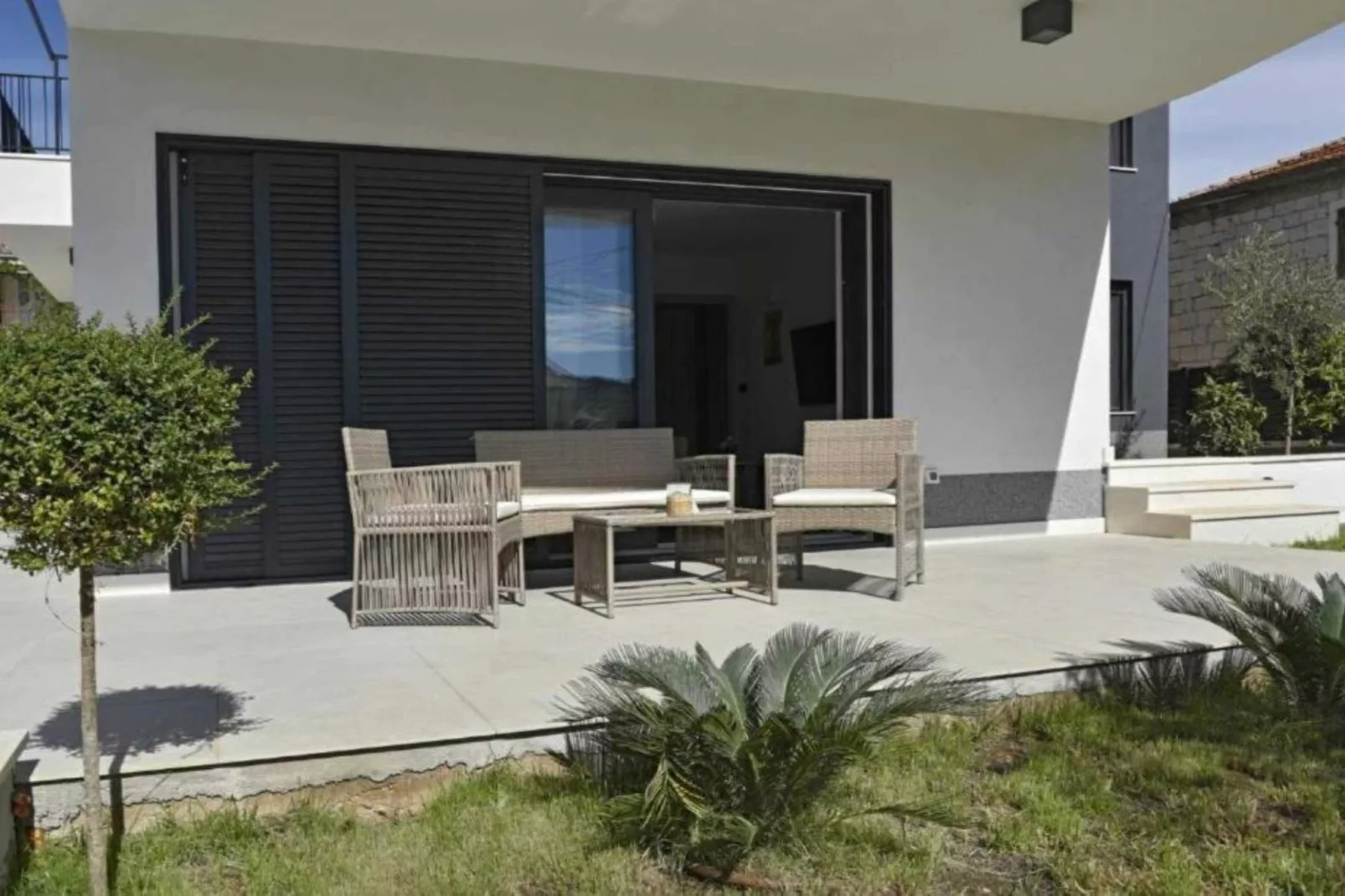 Luxury Slatine Apartments with Terrace and Garden - Two Bedroom Apartment with Terrace - Buitenlucht