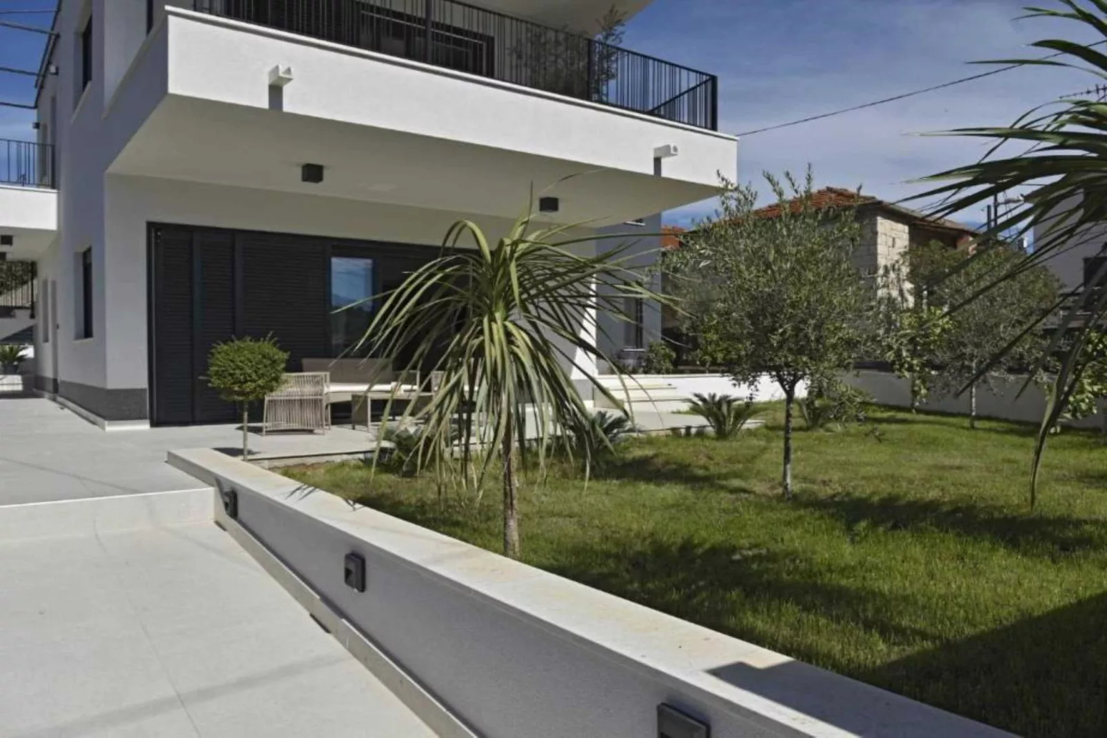 Luxury Slatine Apartments with Terrace and Garden - Two Bedroom Apartment with Terrace - Buitenlucht