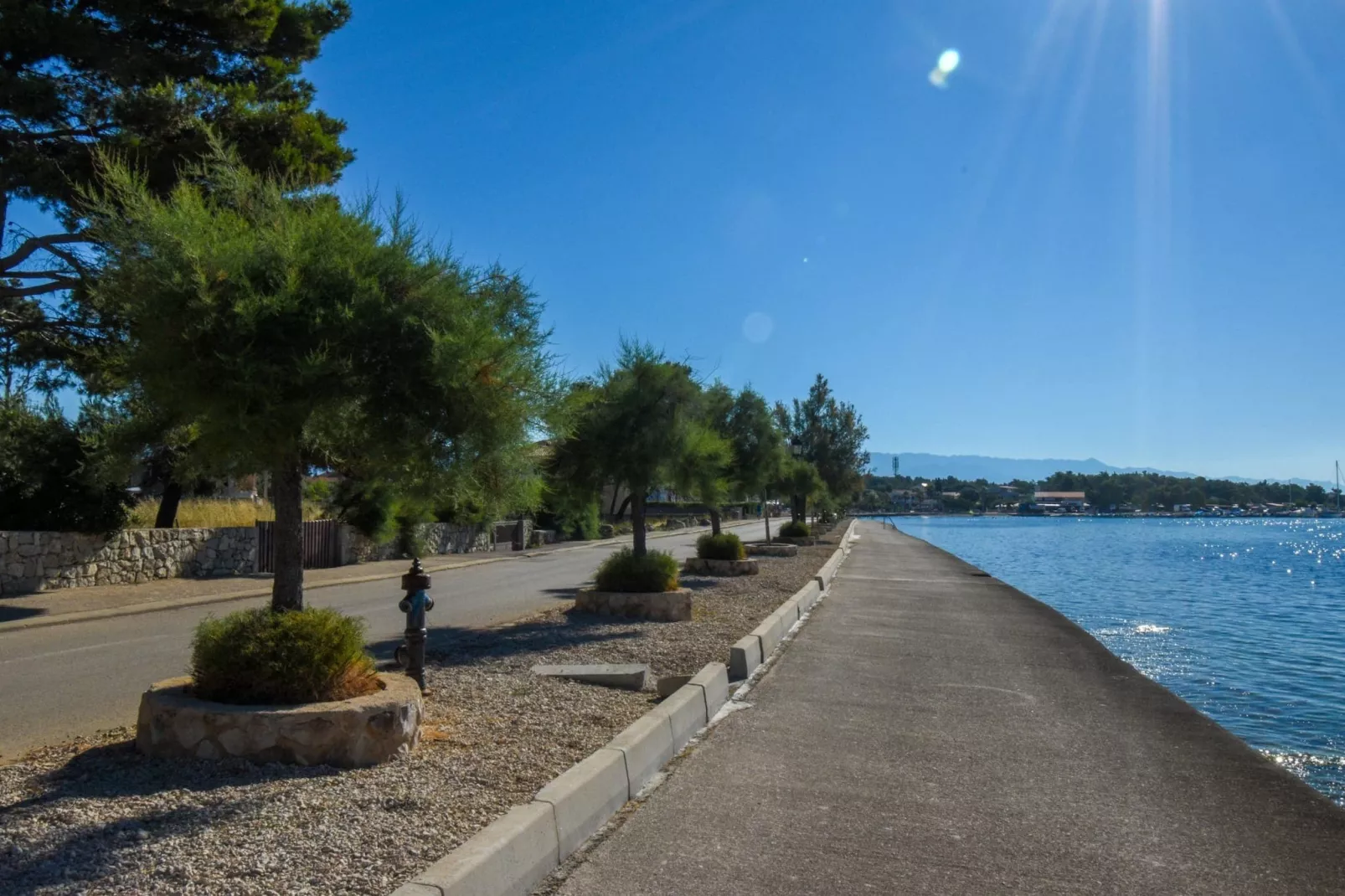 Apartment Kostanjevac - Two Bedroom Apartment with Terrace and Sea View - Sfeer
