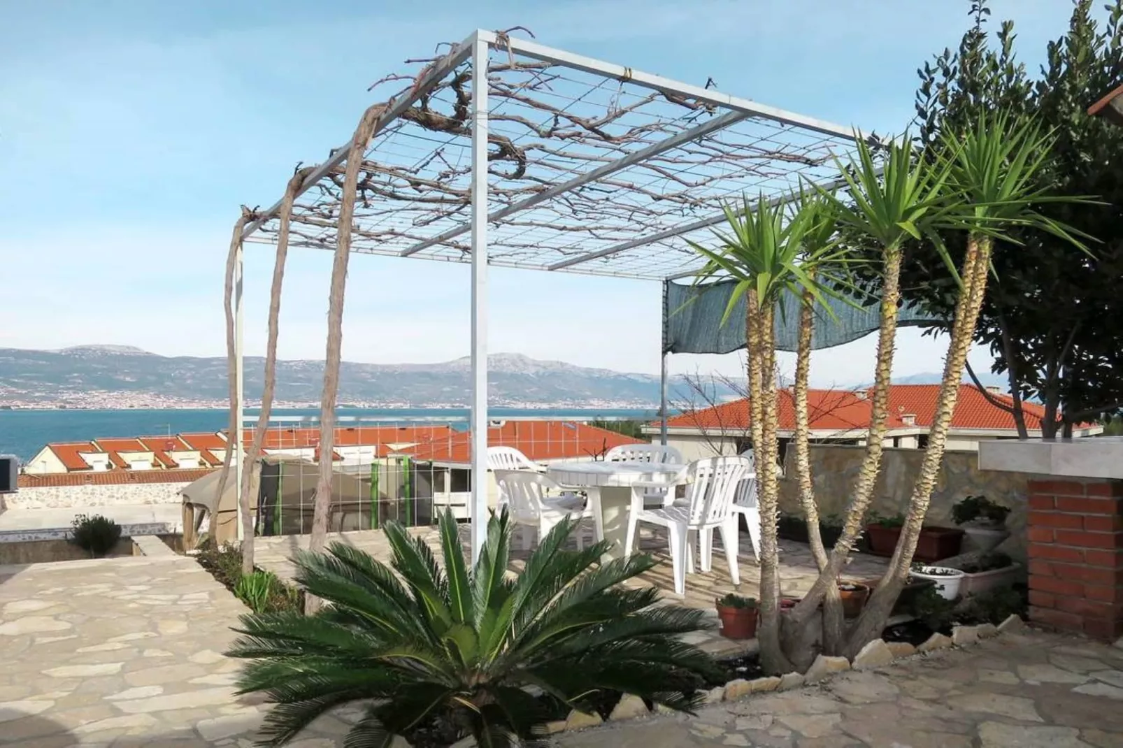 Sea-View Apartments with Pool, Terrace, and Outdoor Lounge in Scenic Čiovo Island - Comfort One Bedroom Apartment (Sollis III) - Terras