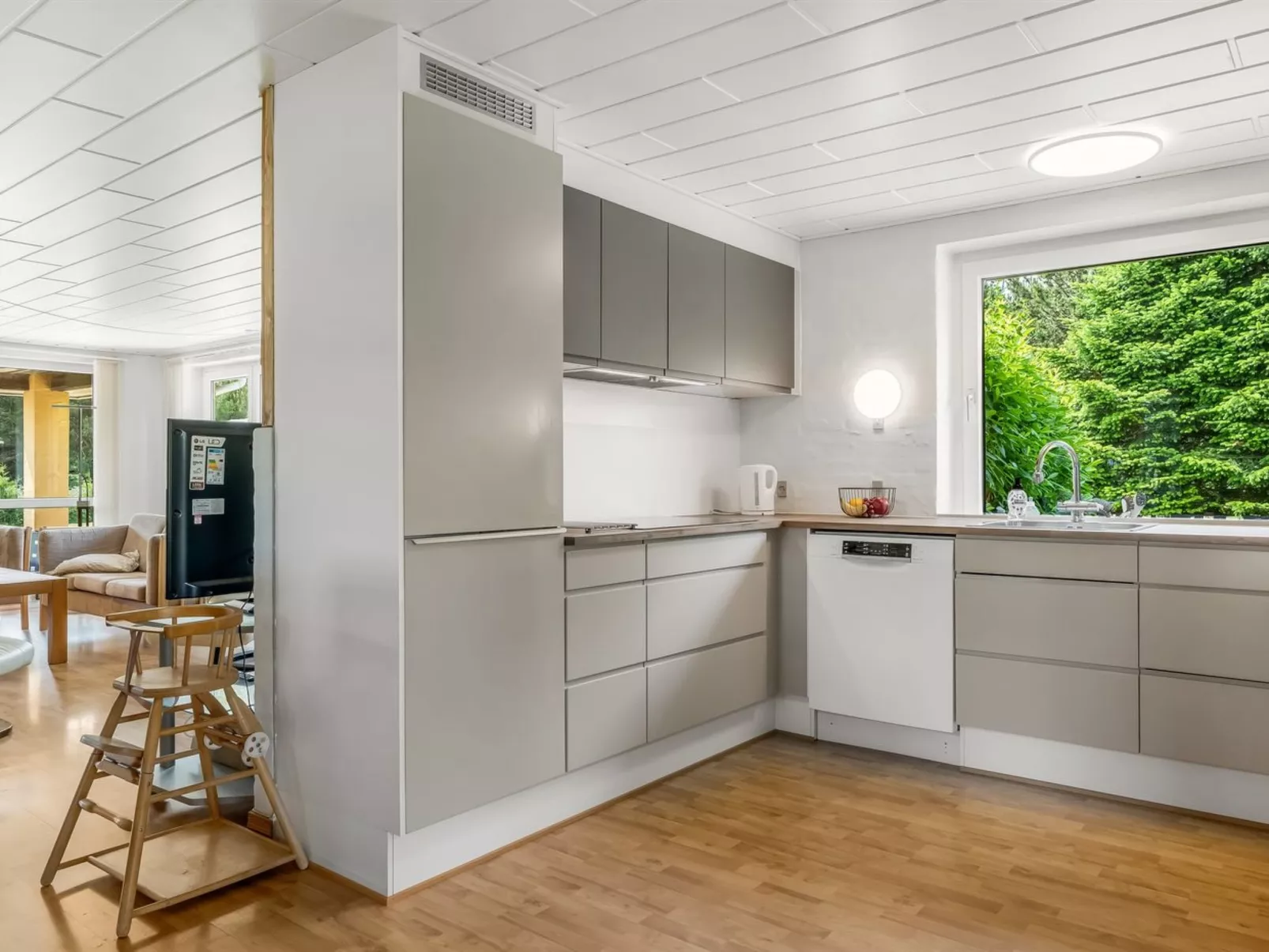 "Ebon" -  from the sea - Binnen