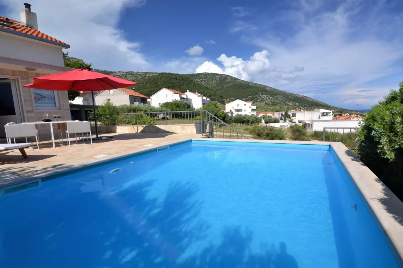 Marvelous Escape Bol Island Villa with Pool - Three Bedroom Villa with Pool - Zwembad