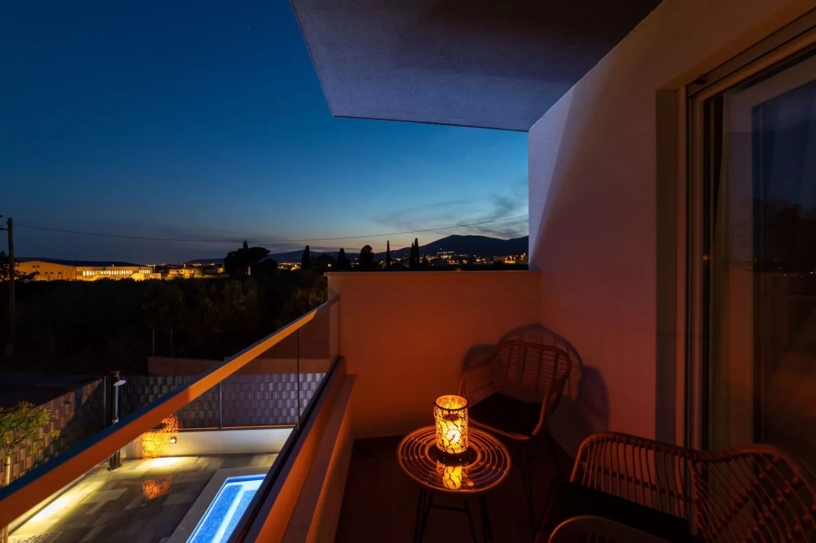 Luxury Kastela Villa with Heated Pool and Lounge Area - Four Bedroom Villa - Terrasbalkon