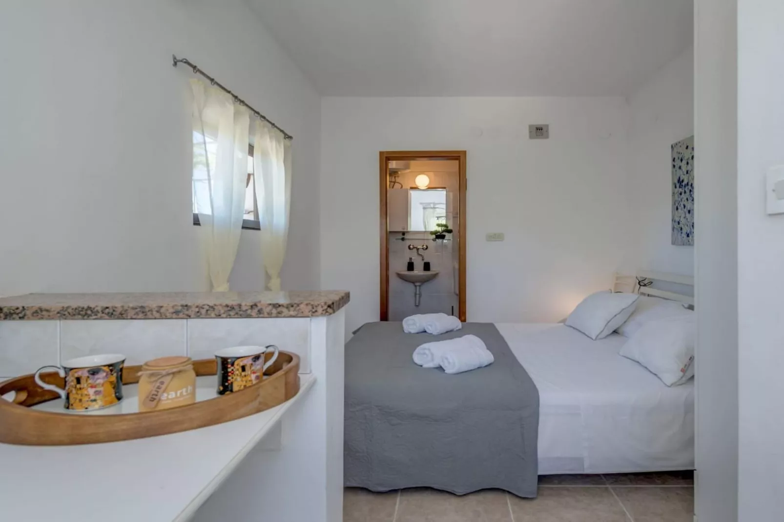 Seaside Getaway Holiday Home with Patio Slatine - Three Bedroom Holiday Home - Slaapkamer