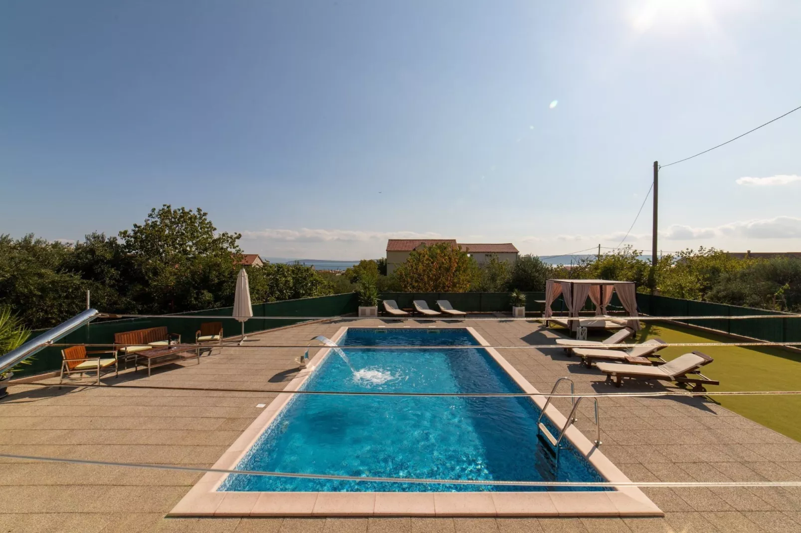 Spacious Holiday Home with Pool and Hot Tub in Kastel Stari - Four Bedroom Holiday Home with Pool - Zwembad