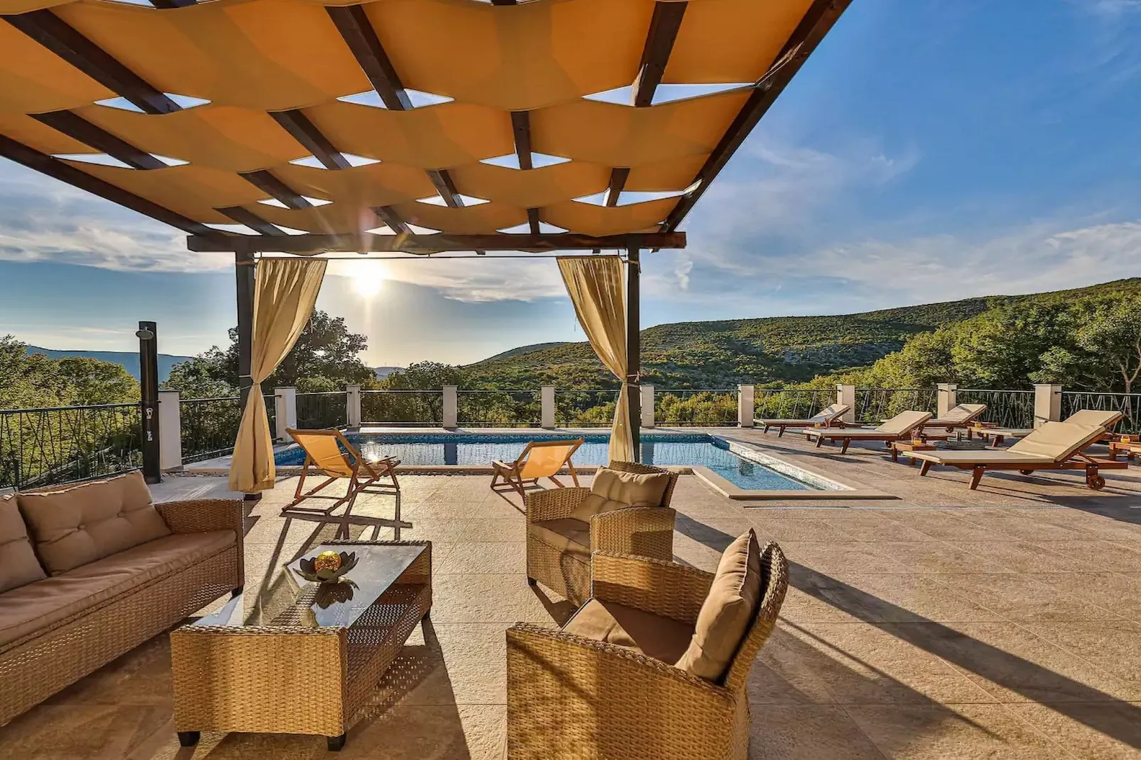Luxurious Sanctuary Villa Primorski Dolac with Pool - Three Bedroom Villa with Pool - Zwembad