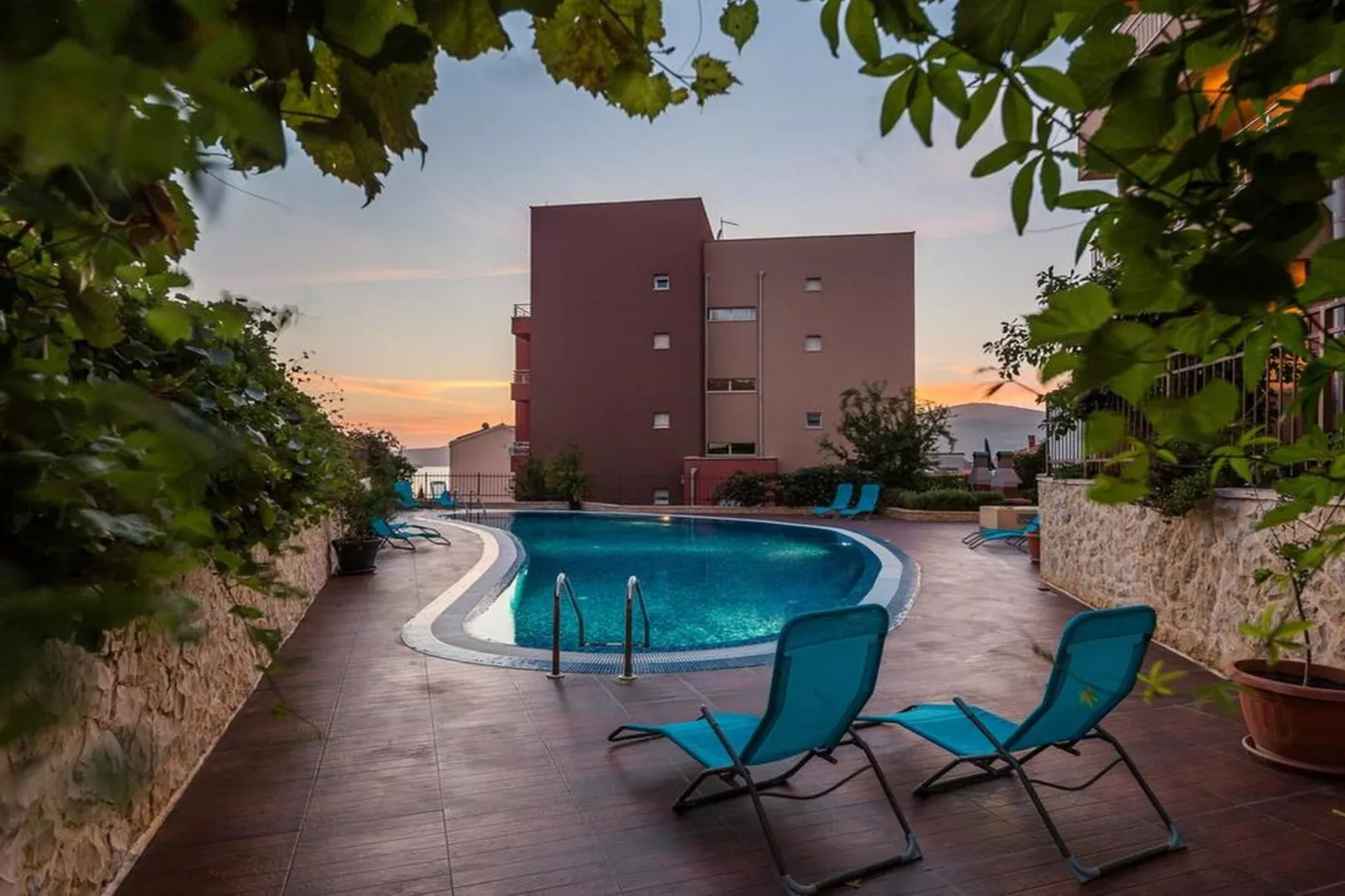 Luxury Apartment Okrug Gornji with Sea View and Pool - Three Bedroom Apartment with Sea View and Pool - Buitenlucht