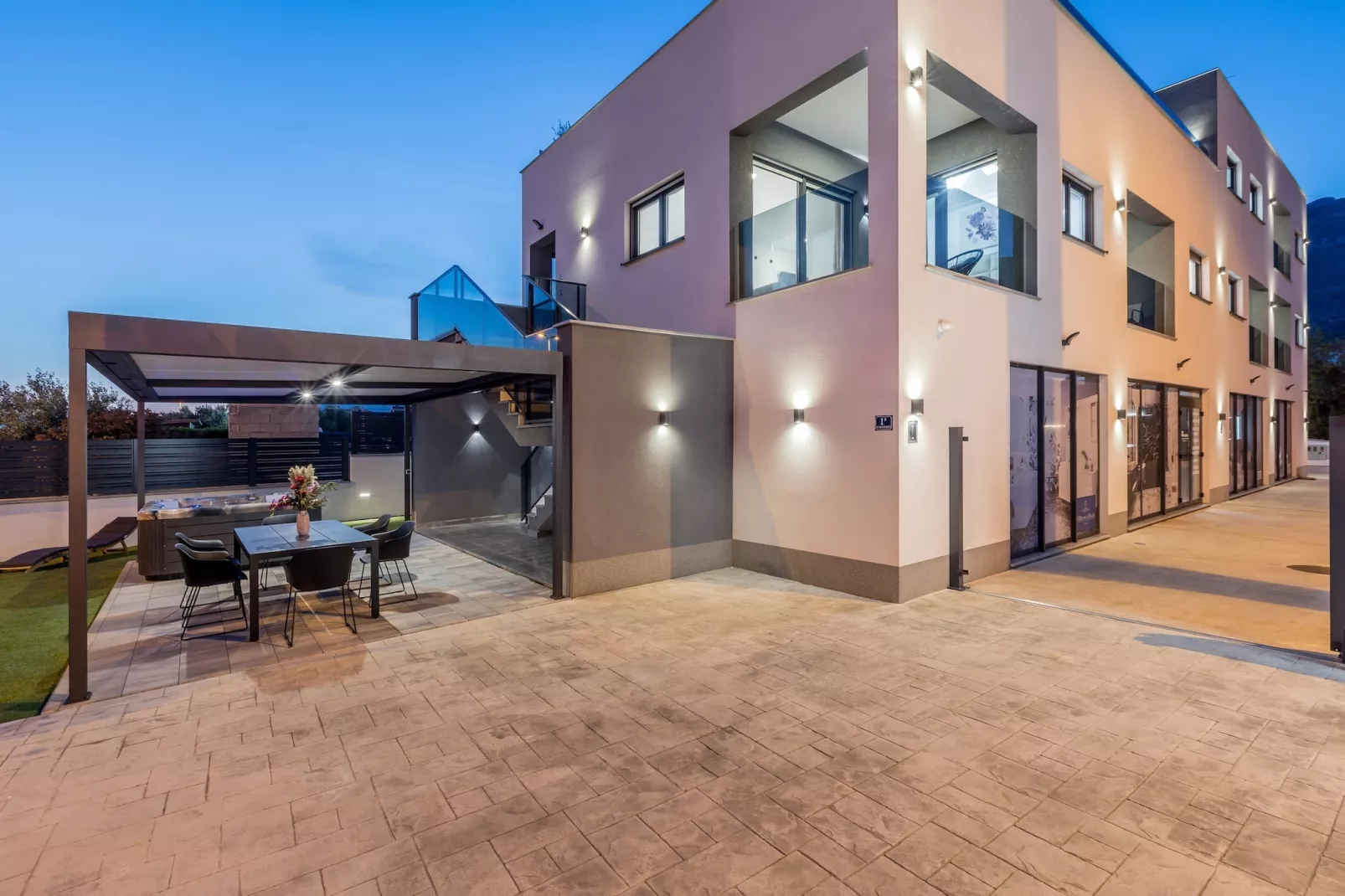 Scenic Kastel Luksic Apartments - Three Bedroom Apartment - Buitenlucht