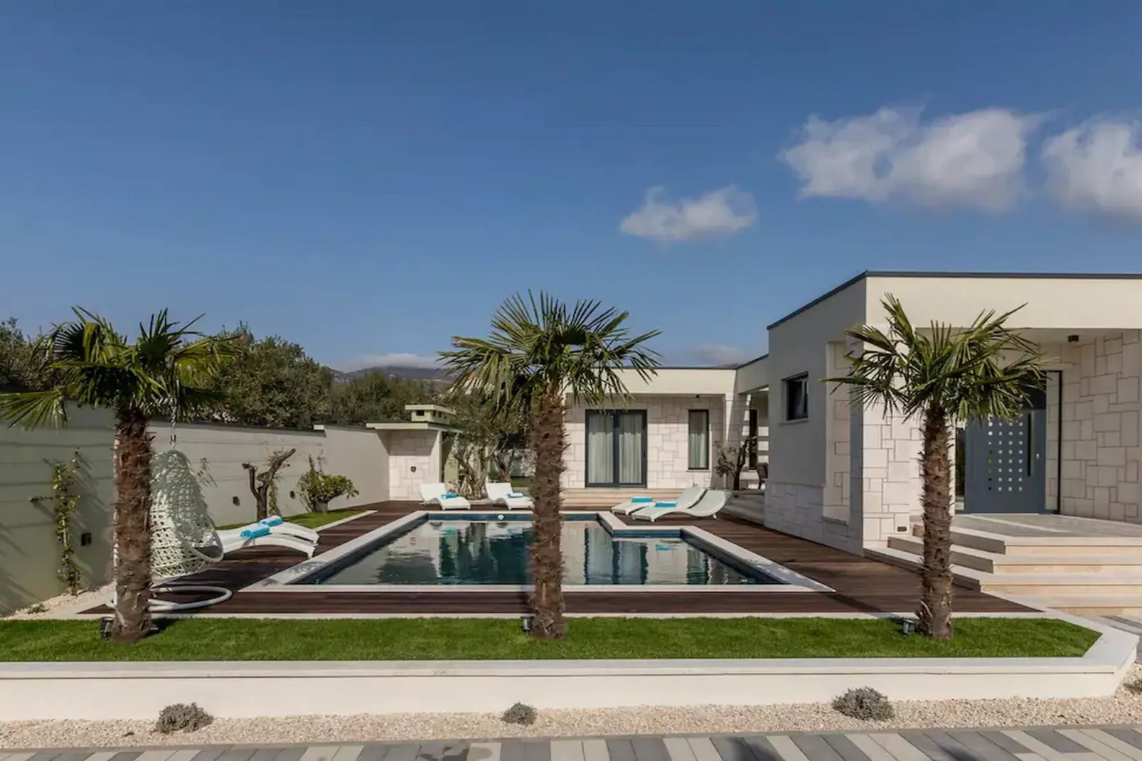 Sophisticated Oasis Residence Villa with Pool - Three Bedroom Villa with Pool - Buitenlucht