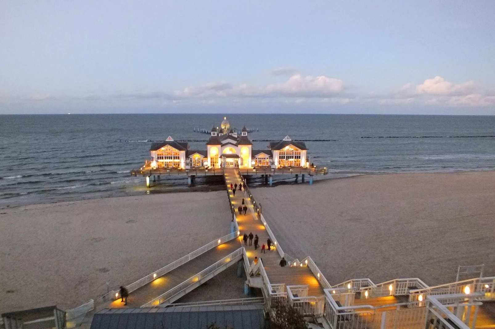 Moderne kelder met vloerverwarming - Waterzicht