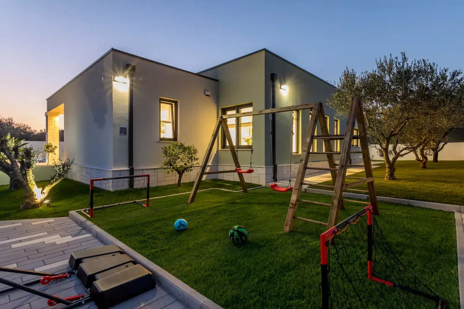 Sophisticated Oasis Residence Villa with Pool - Three Bedroom Villa with Pool - Buitenlucht