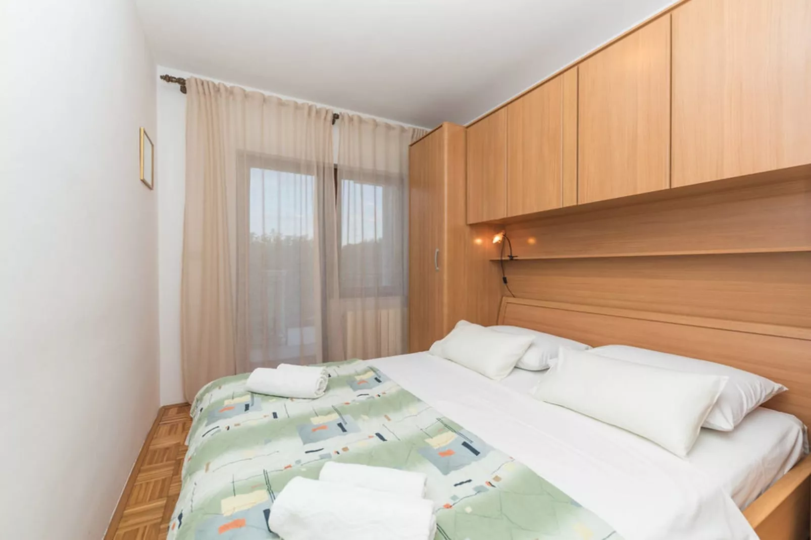 Relaxing Holiday Home with Pool, Fitness Area, and Entertainment Facilities - Six Bedroom Holiday Home - Slaapkamer