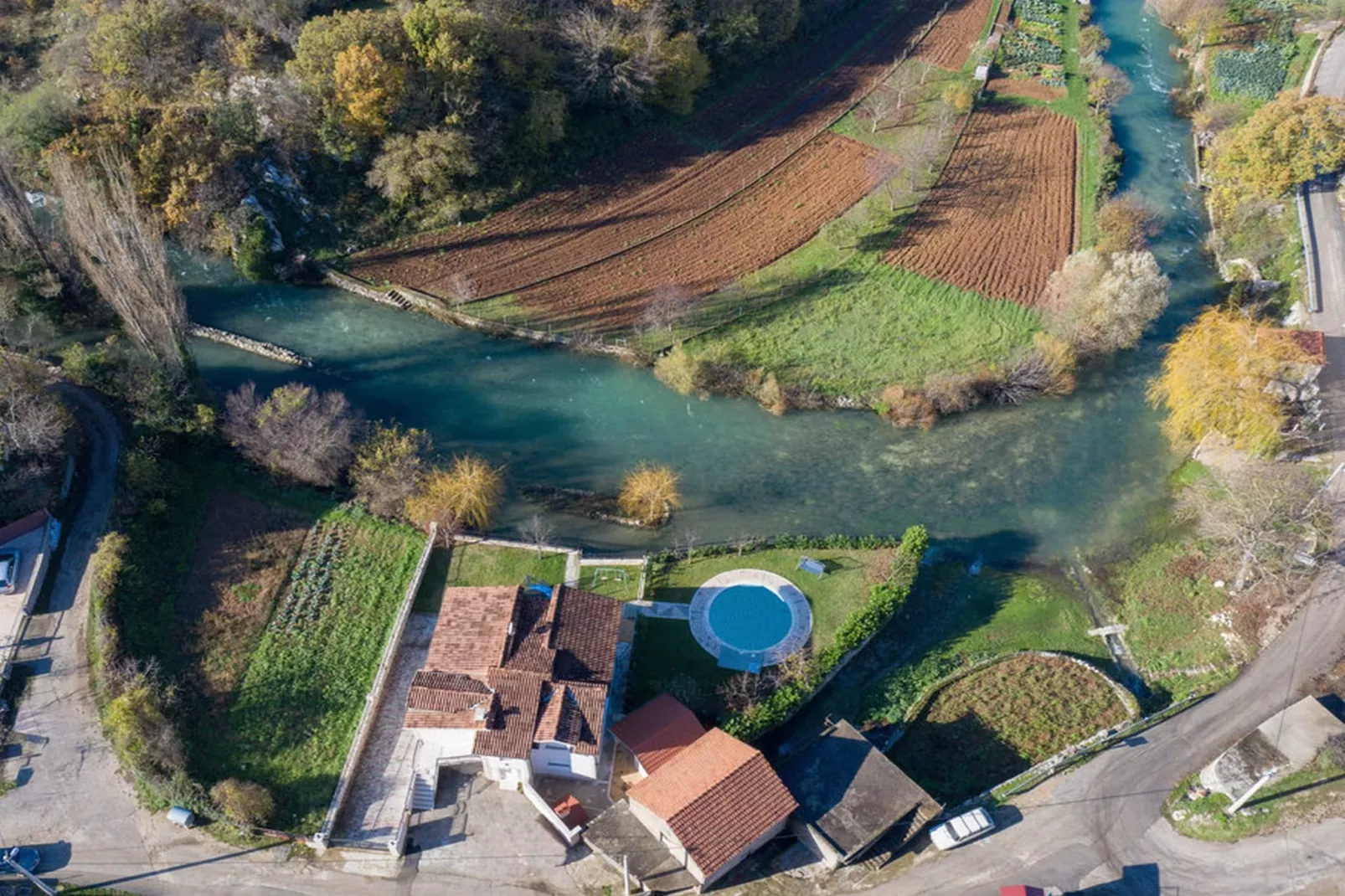 Serene Villa with Pool, BBQ, and Authentic Tavern Surrounded by Nature - Five Bedroom Holiday Home - Uitzicht