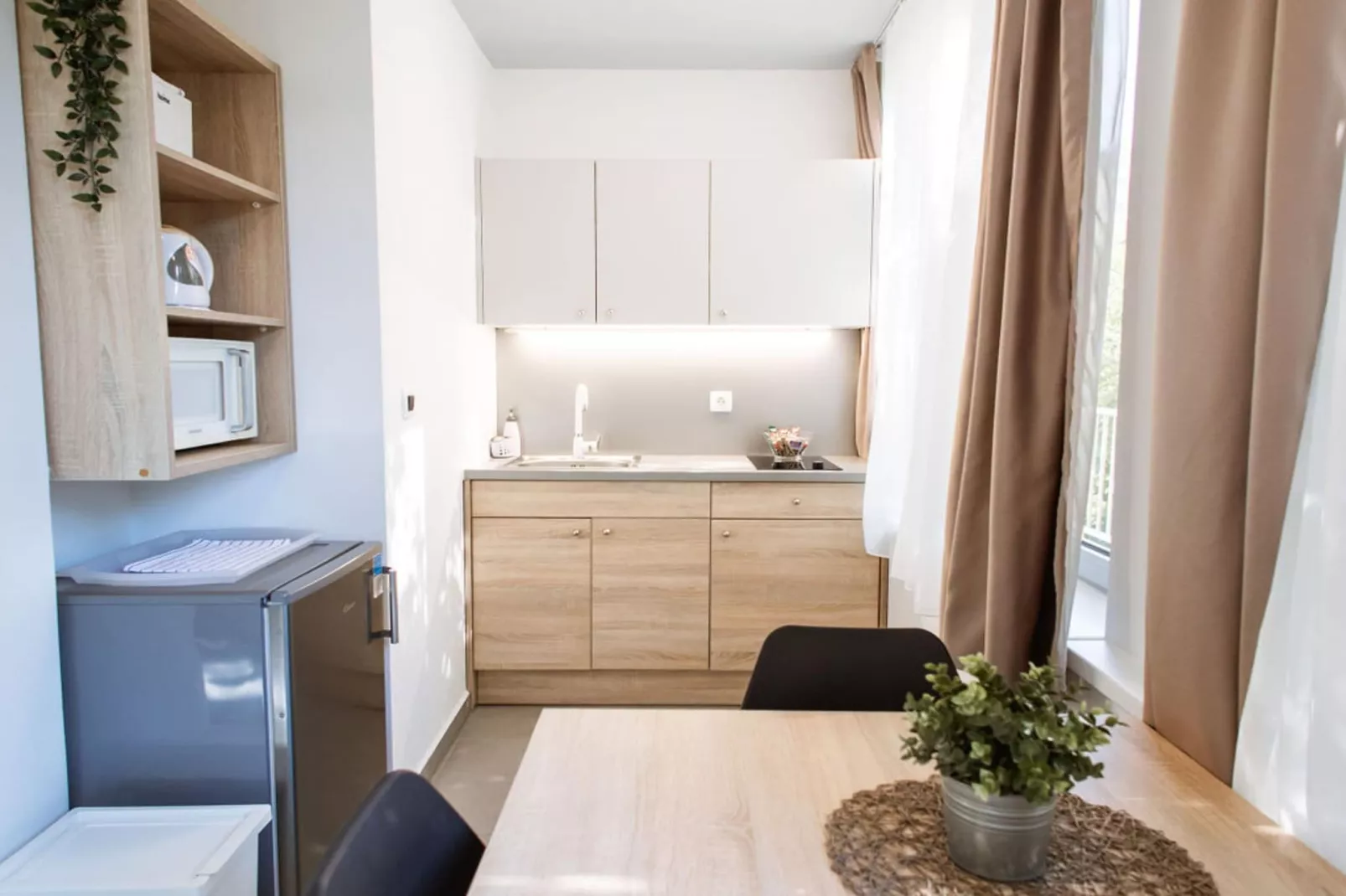 Stylish Apartments with Osijek Near Top Attractions - Standard Studio Apartment  - Maks 3 - Keuken