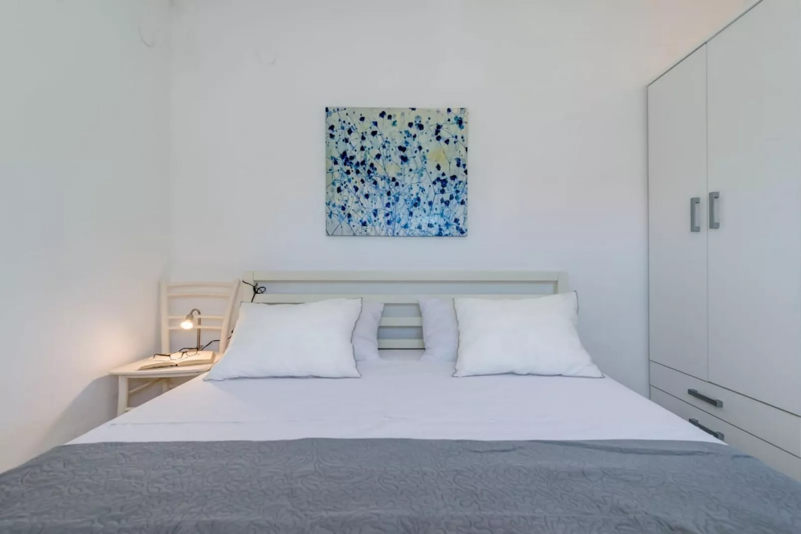 Seaside Getaway Holiday Home with Patio Slatine - Three Bedroom Holiday Home - Slaapkamer