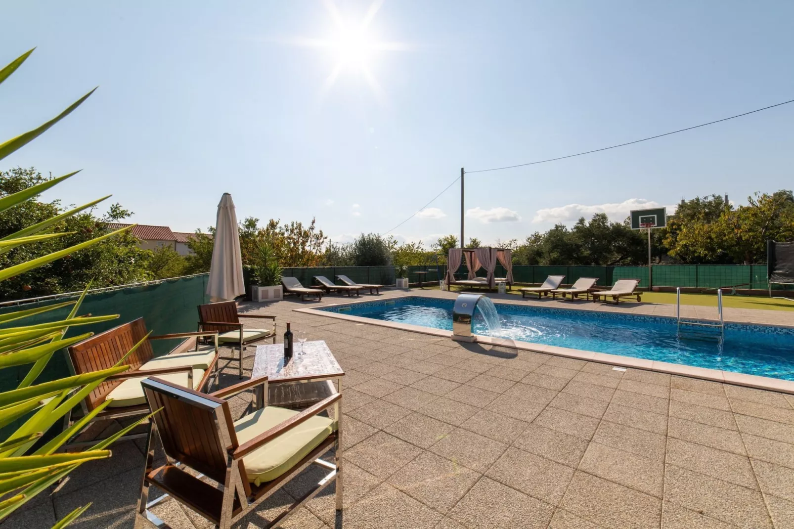 Spacious Holiday Home with Pool and Hot Tub in Kastel Stari - Four Bedroom Holiday Home with Pool - Zwembad