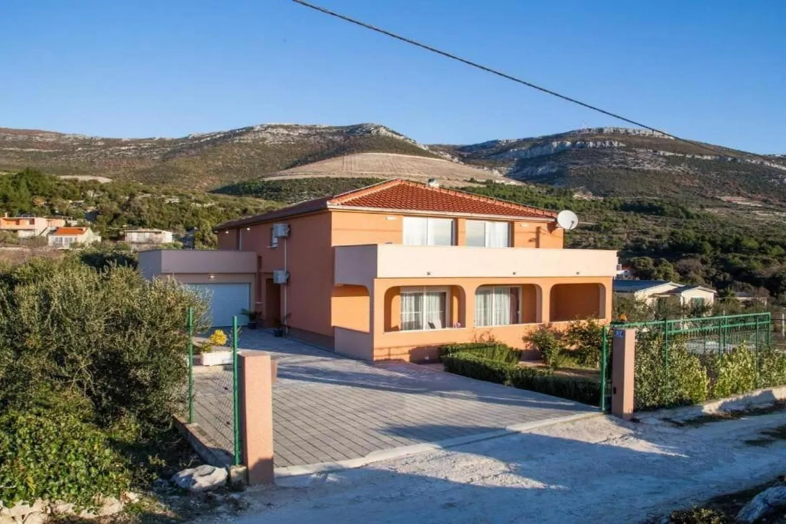 Exclusive Elegant Villa with Pool in Kastel Novi - Seven Bedroom Villa with Pool - Buitenlucht