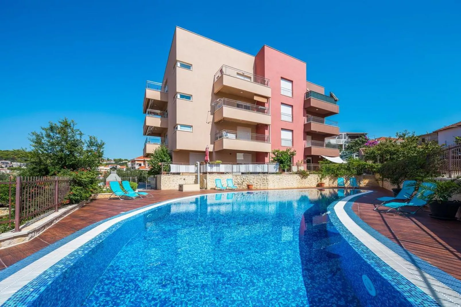 Luxury Apartment Okrug Gornji with Sea View and Pool - Three Bedroom Apartment with Sea View and Pool - Zwembad