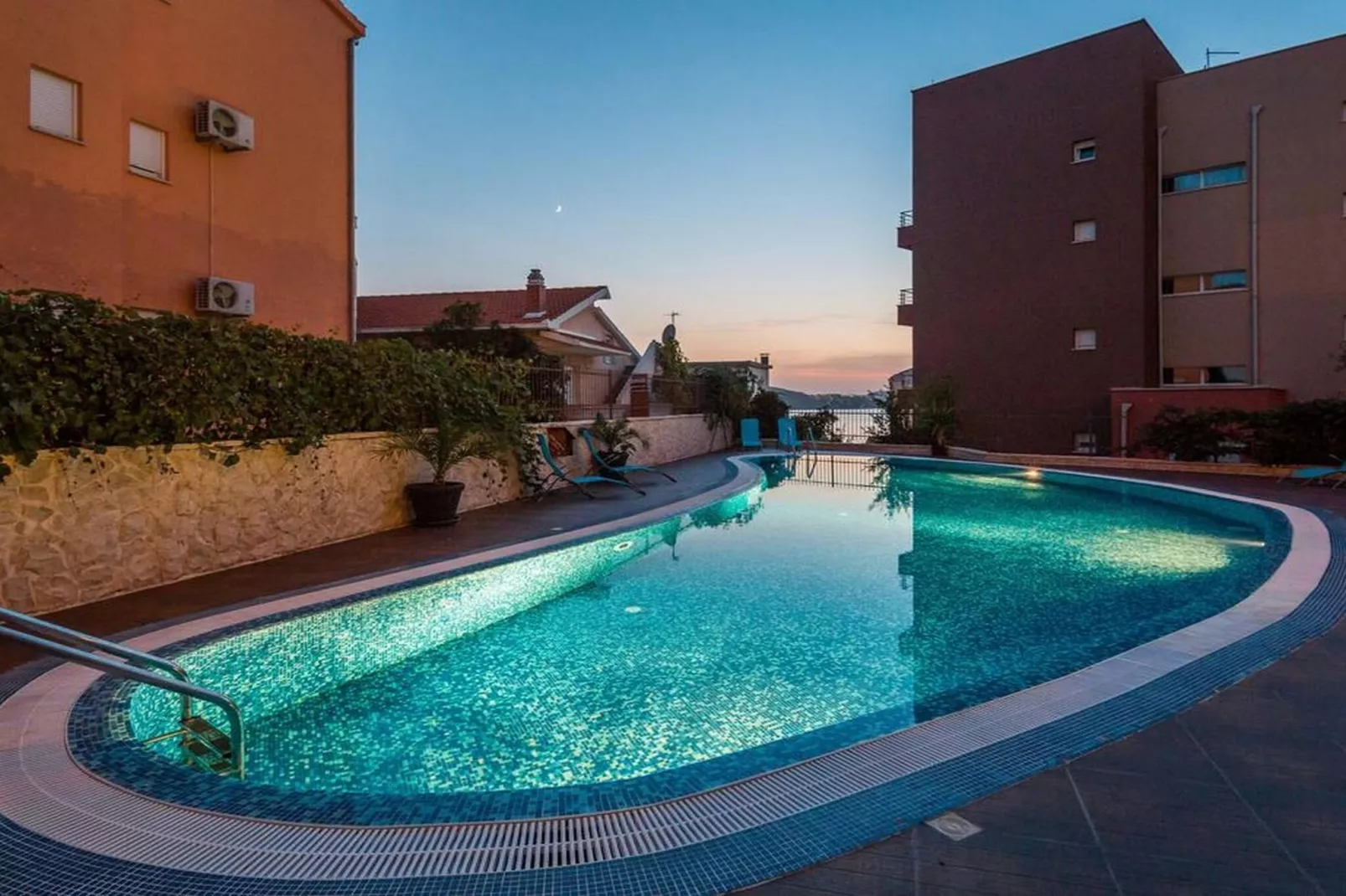 Luxury Apartment Okrug Gornji with Sea View and Pool - Three Bedroom Apartment with Sea View and Pool - Zwembad