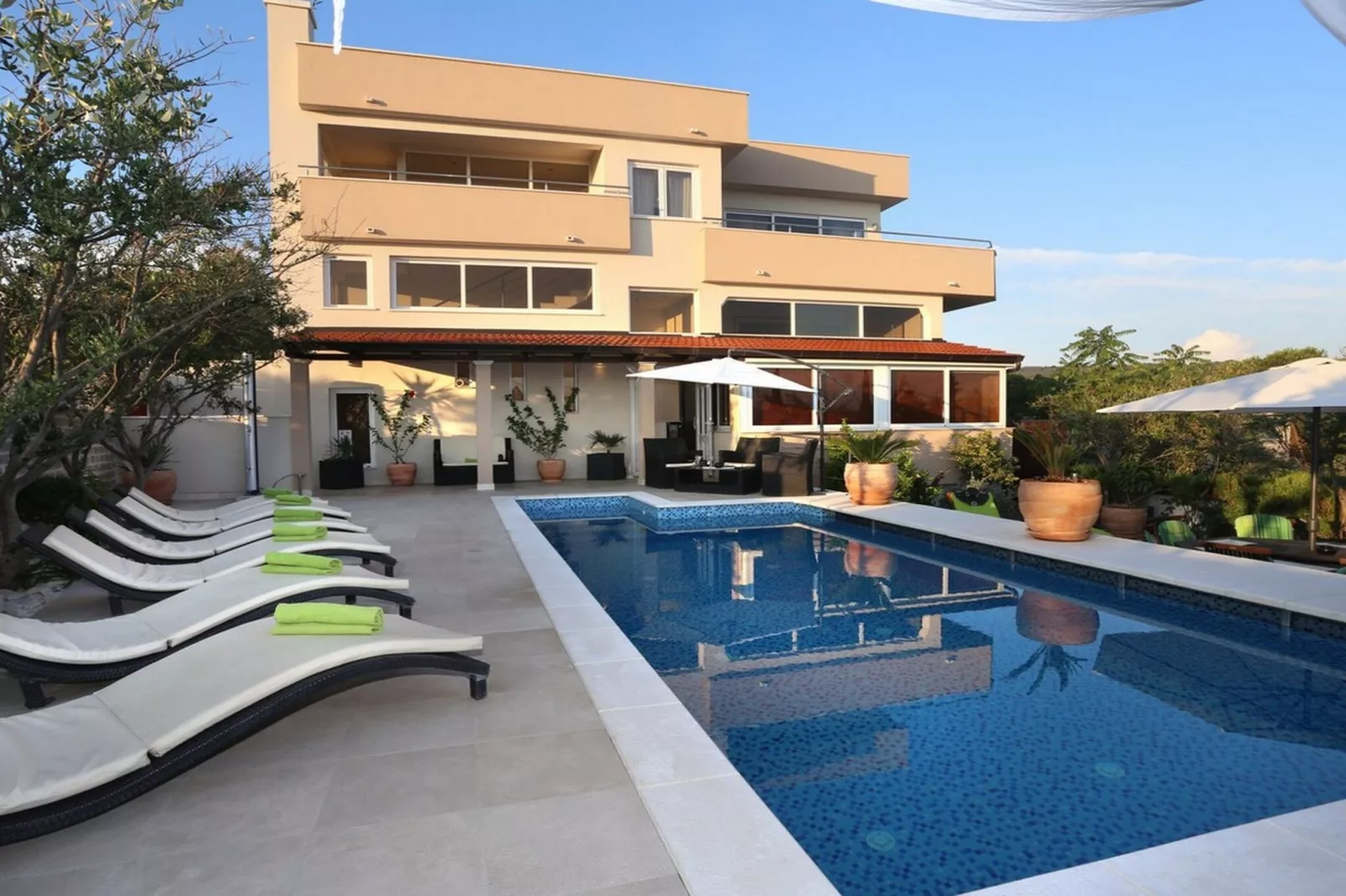 Okrug Gornji Luxurious Escape Villa with Pool - Five Bedroom Villa with Pool - Zwembad