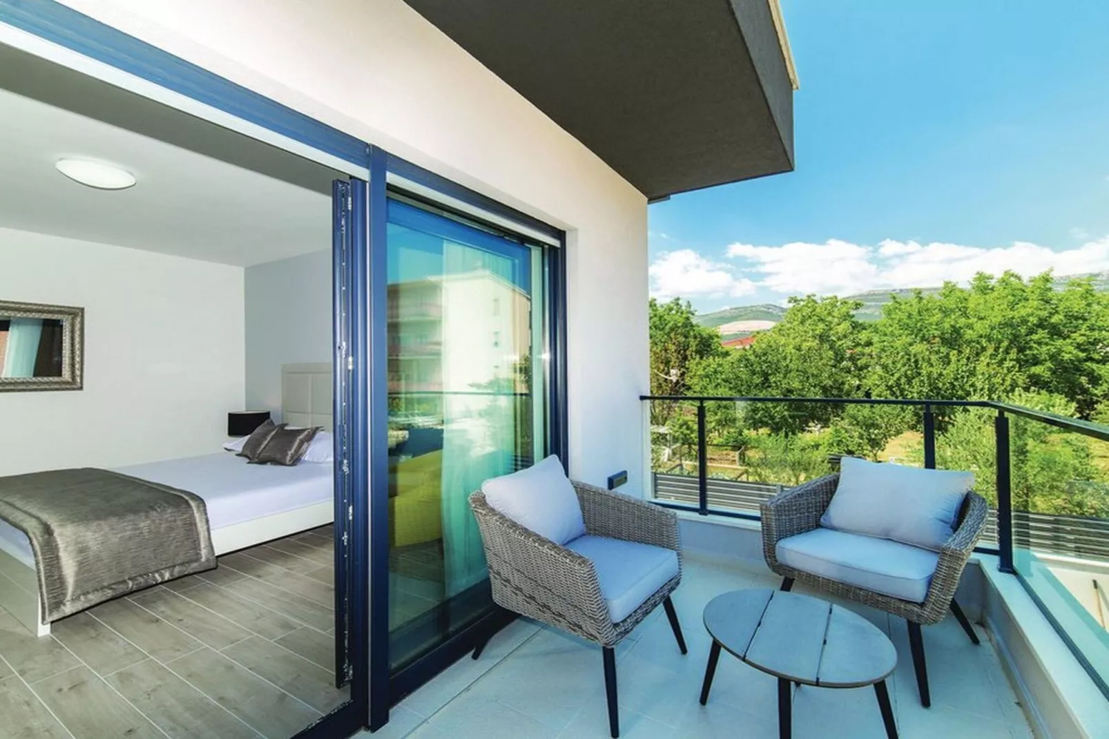 Modern Kastel Villa with Private Pool, Gym, and Large Outdoor Space - Eight Bedroom Villa - Terrasbalkon