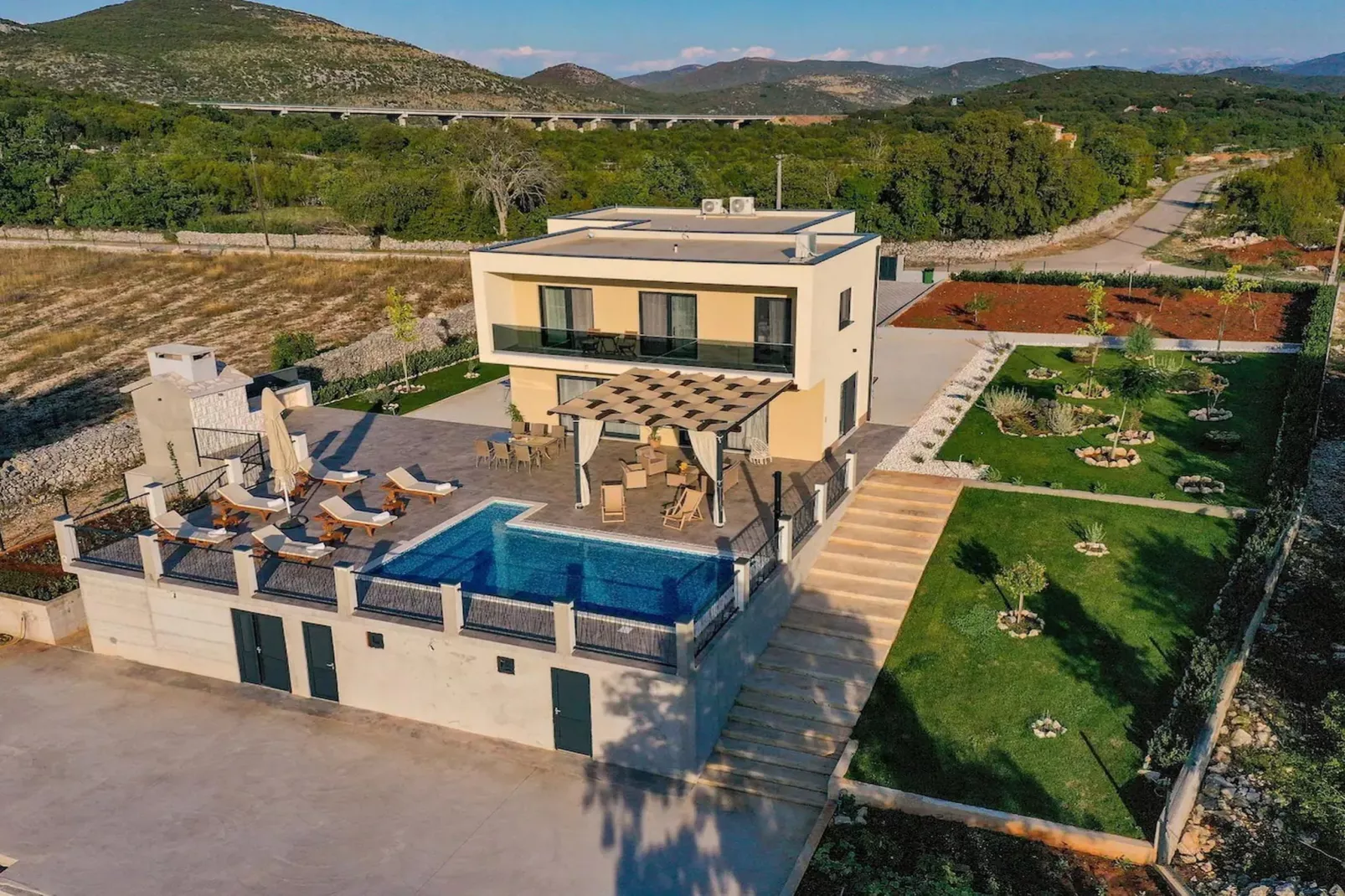 Luxurious Sanctuary Villa Primorski Dolac with Pool - Three Bedroom Villa with Pool - Uitzicht