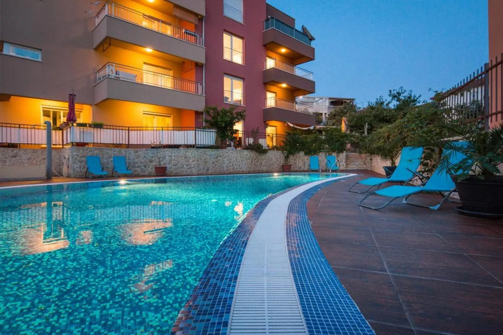 Luxury Apartment Okrug Gornji with Sea View and Pool - Three Bedroom Apartment with Sea View and Pool - Zwembad