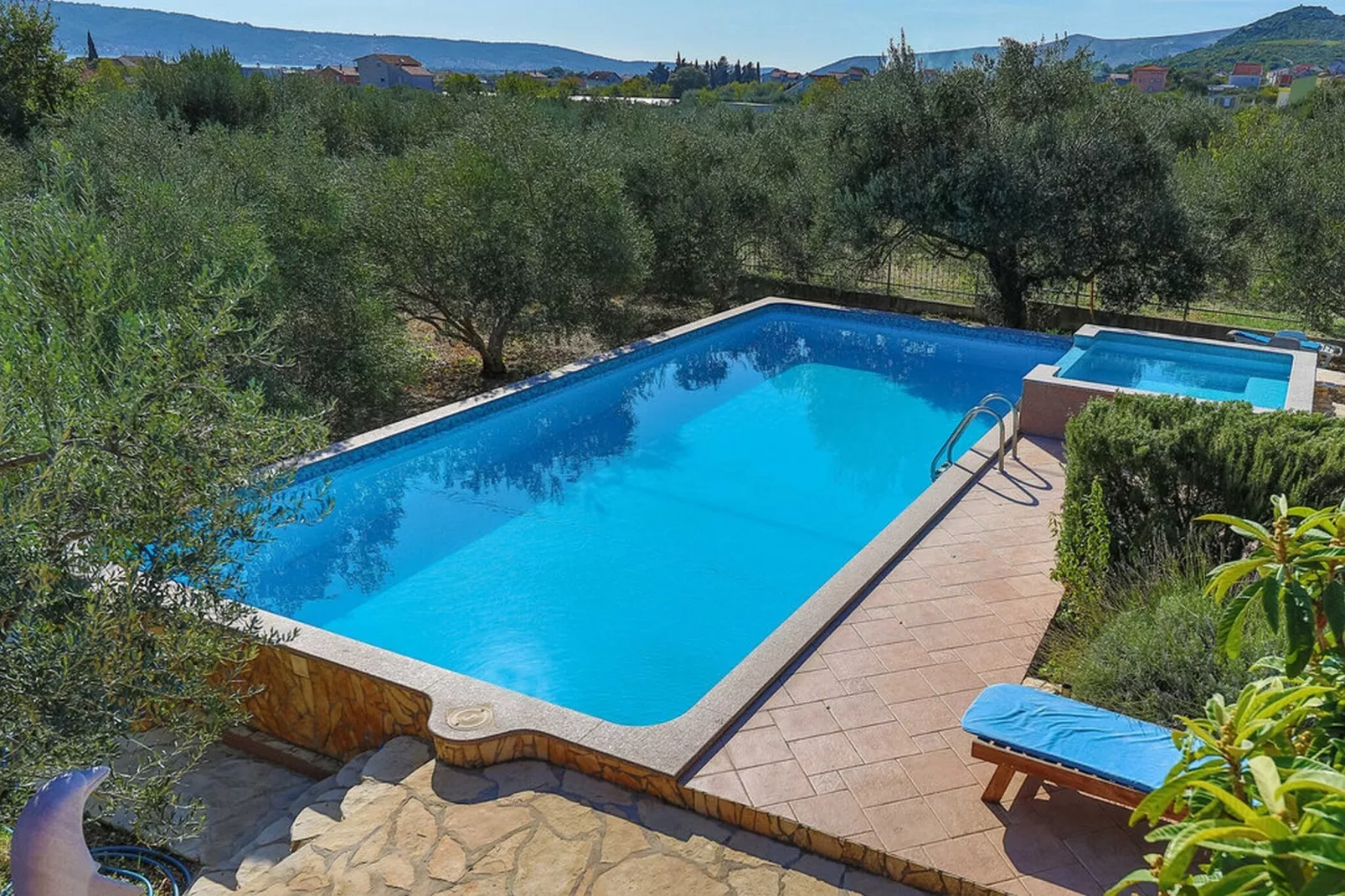 Picturesque Escape Holiday Home with Pool and Sauna - Four Bedroom Holiday Home with Sauna and Pool - Zwembad