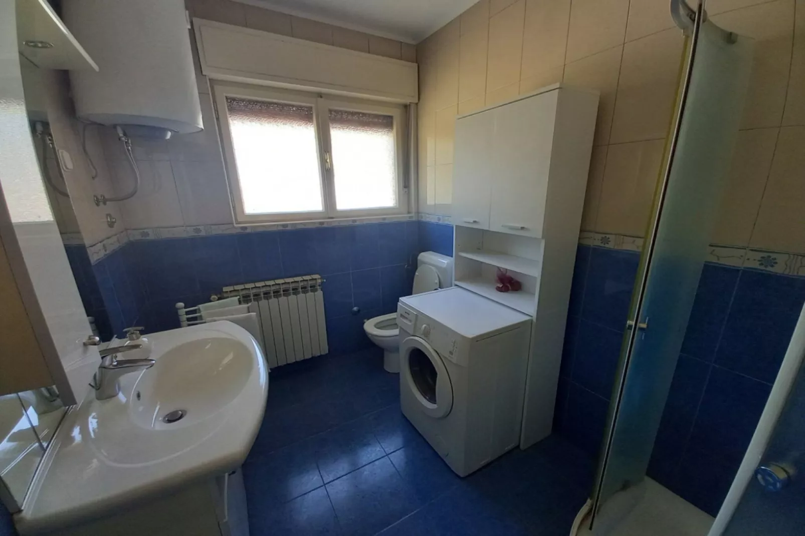 Lovely Apartments Near the Sea - One Bedroom Apartment with Balcony - Badkamer