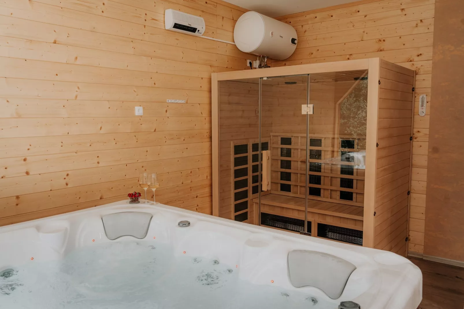 Holiday Home Šapat Šume - Three Bedroom Holiday Home  with Sauna and Hot-Tub - Spa