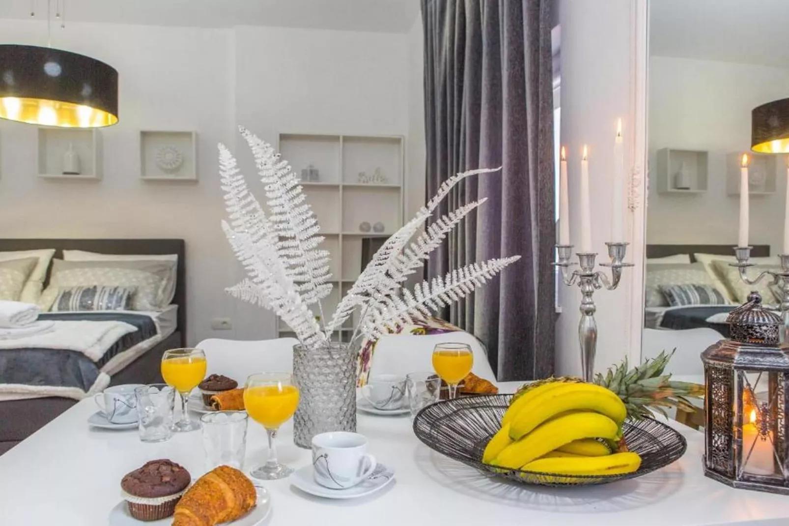 Charming Villa with Outdoor Pool, BBQ, and Sun Deck in Tranquil Kaštela Area - Five bedroom Villa - Binnen