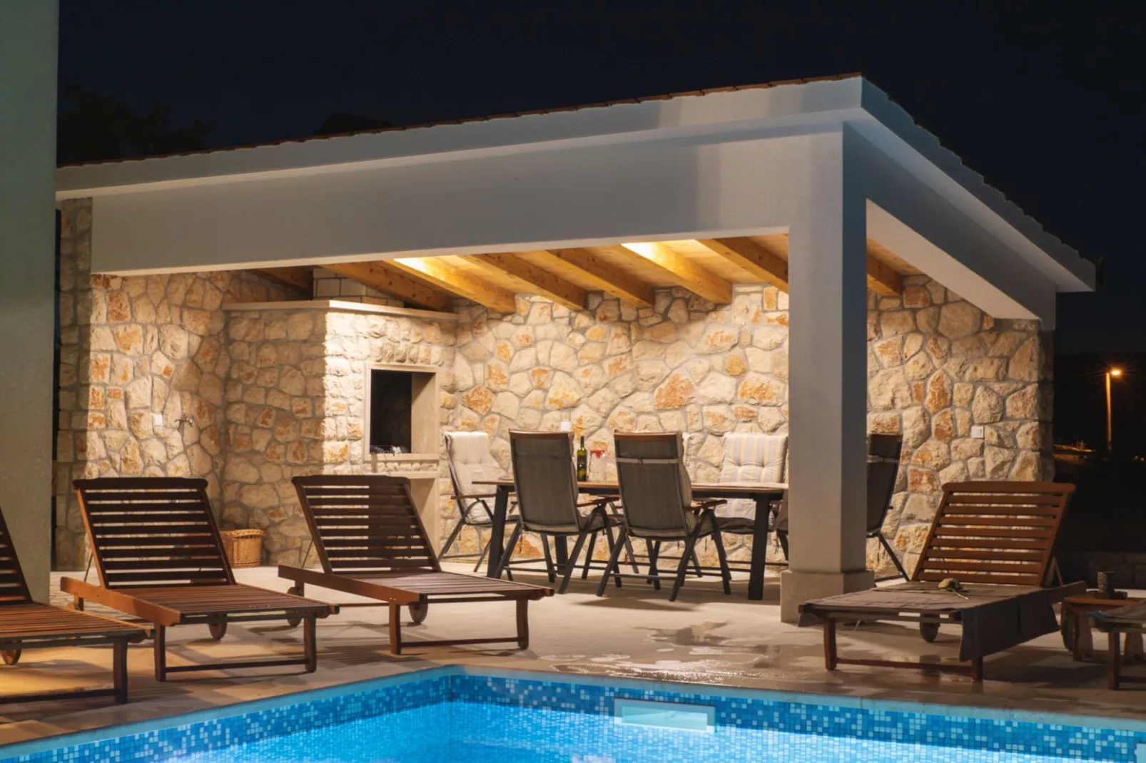Idyllic Getaway Lovrec Villa with Pool - Five Bedroom Villa with Pool - Buitenlucht