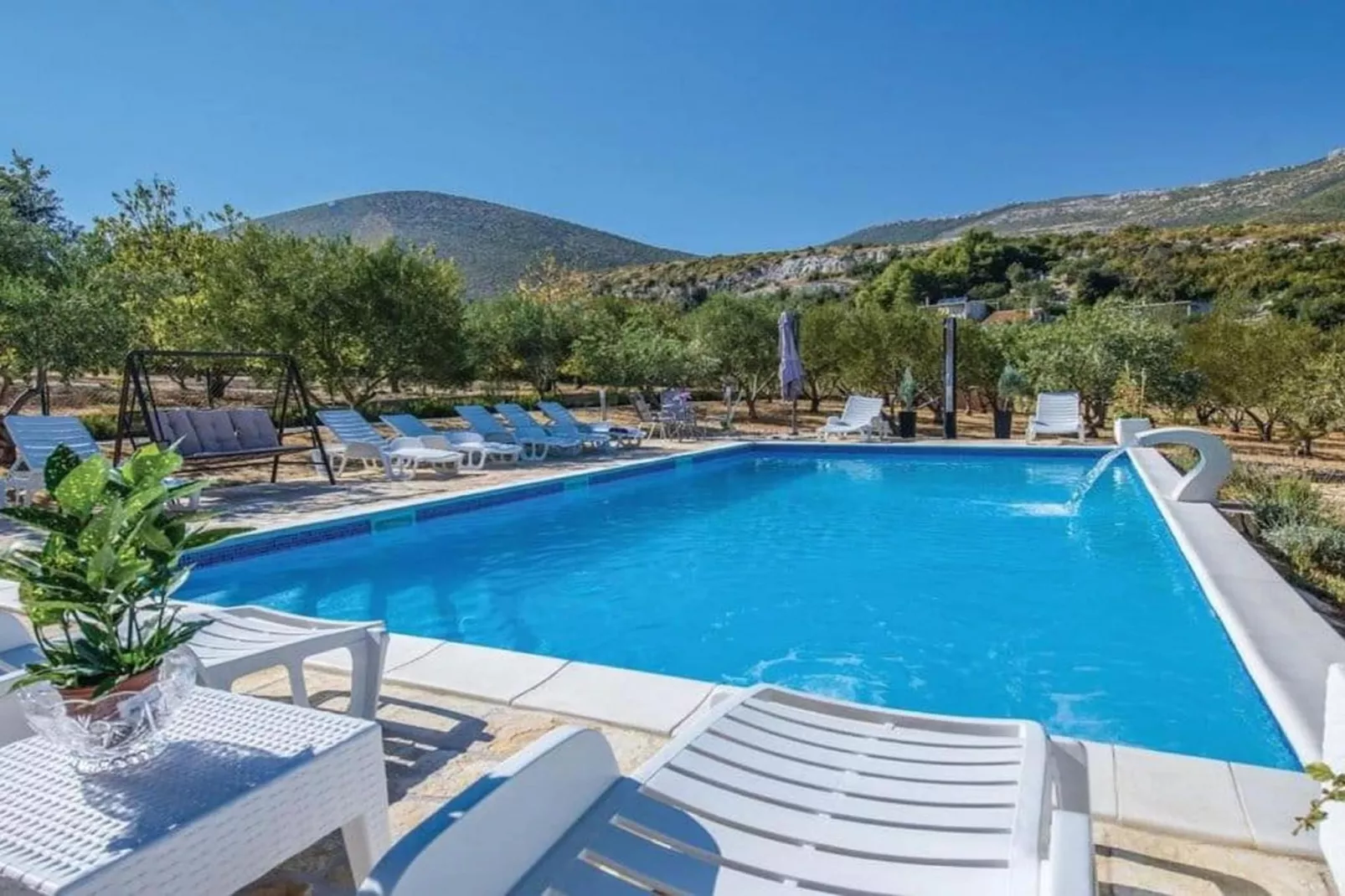 Exclusive Elegant Villa with Pool in Kastel Novi - Seven Bedroom Villa with Pool - Zwembad