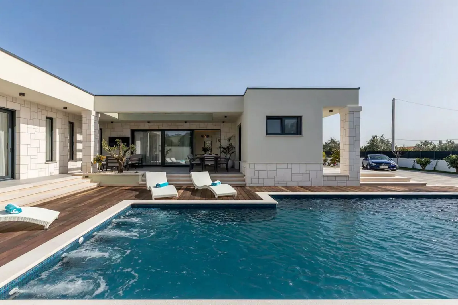 Sophisticated Oasis Residence Villa with Pool - Three Bedroom Villa with Pool - Zwembad