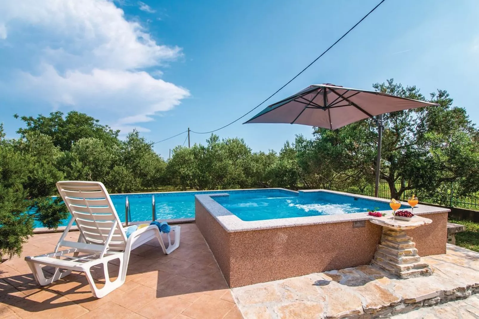 Picturesque Escape Holiday Home with Pool and Sauna - Four Bedroom Holiday Home with Sauna and Pool - Zwembad