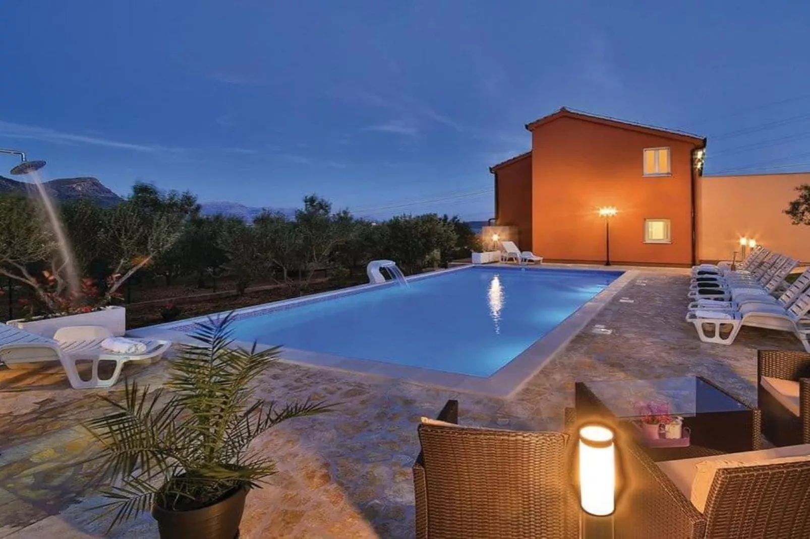 Exclusive Elegant Villa with Pool in Kastel Novi - Seven Bedroom Villa with Pool - Zwembad