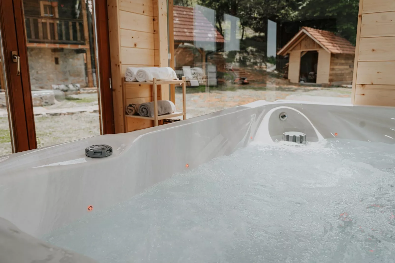 Holiday Home Šapat Šume - Three Bedroom Holiday Home  with Sauna and Hot-Tub - Spa