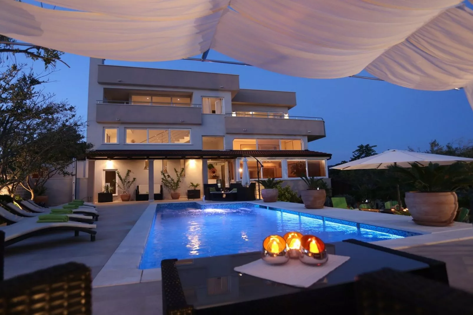 Okrug Gornji Luxurious Escape Villa with Pool - Five Bedroom Villa with Pool - Zwembad